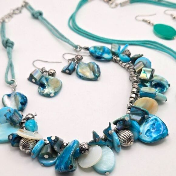Two Summery Blue Jewelry Sets Mother of Pearl Shell Necklaces and Earrings - Picture 3 of 6